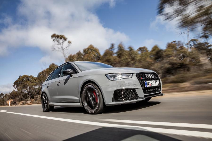  Audi RS3 Sportback (8V) 2015 года  (AU) (фото 2 из 30)